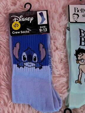Cute lilo and stitch unisex socks! Nwt crews so comfy! Sz mens 6-12 fits most!